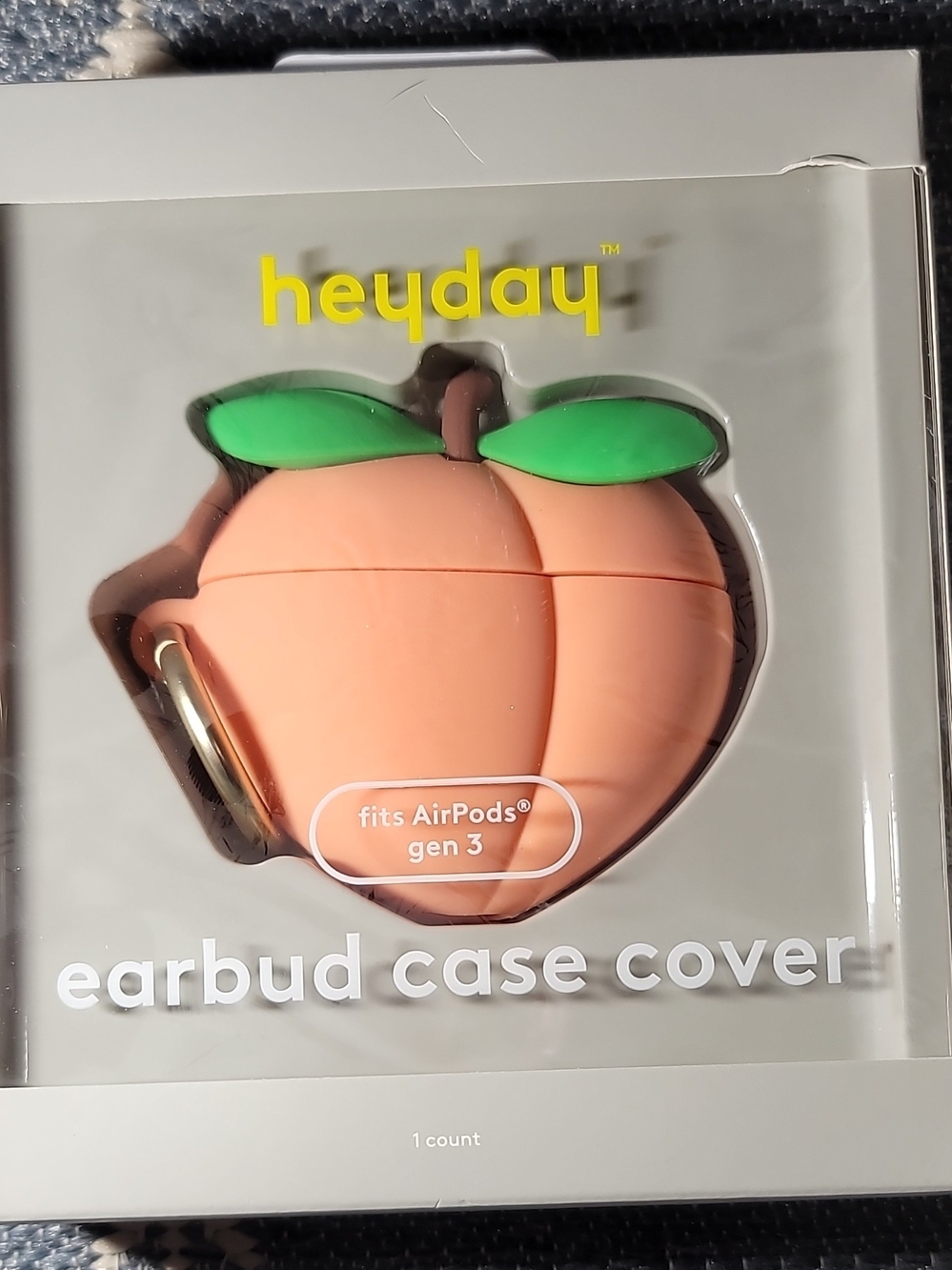 heyday Peach Silicone Peach-Shaped Earbud Case Cover with Green Leaves